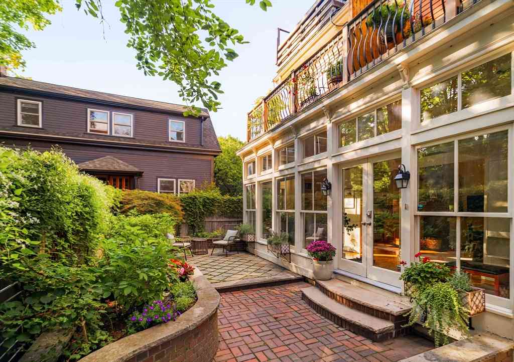Condo For Sale - 61 Dana Street #4<br/> Cambridge, MA 02138