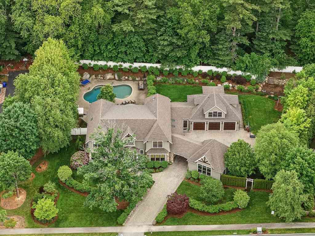 Homes For Sale - 4 Abbott Ln<br/> Middlesex County, Bedford, MA 01730