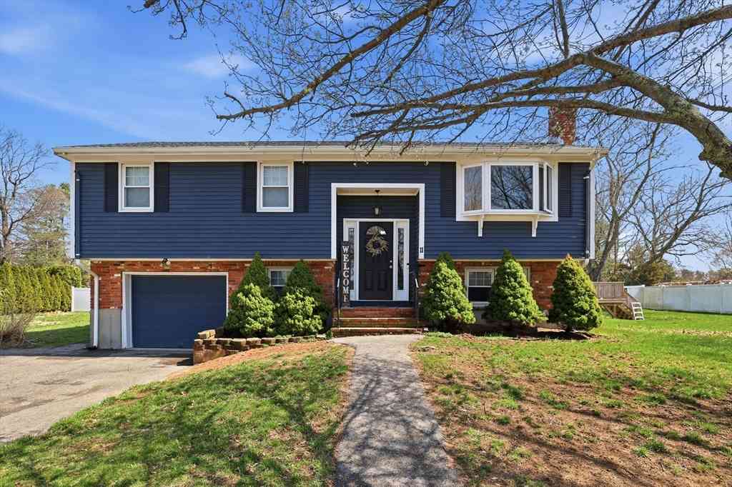 Homes For Sale - 11 Duffy Dr<br/> Taunton, MA 02780
