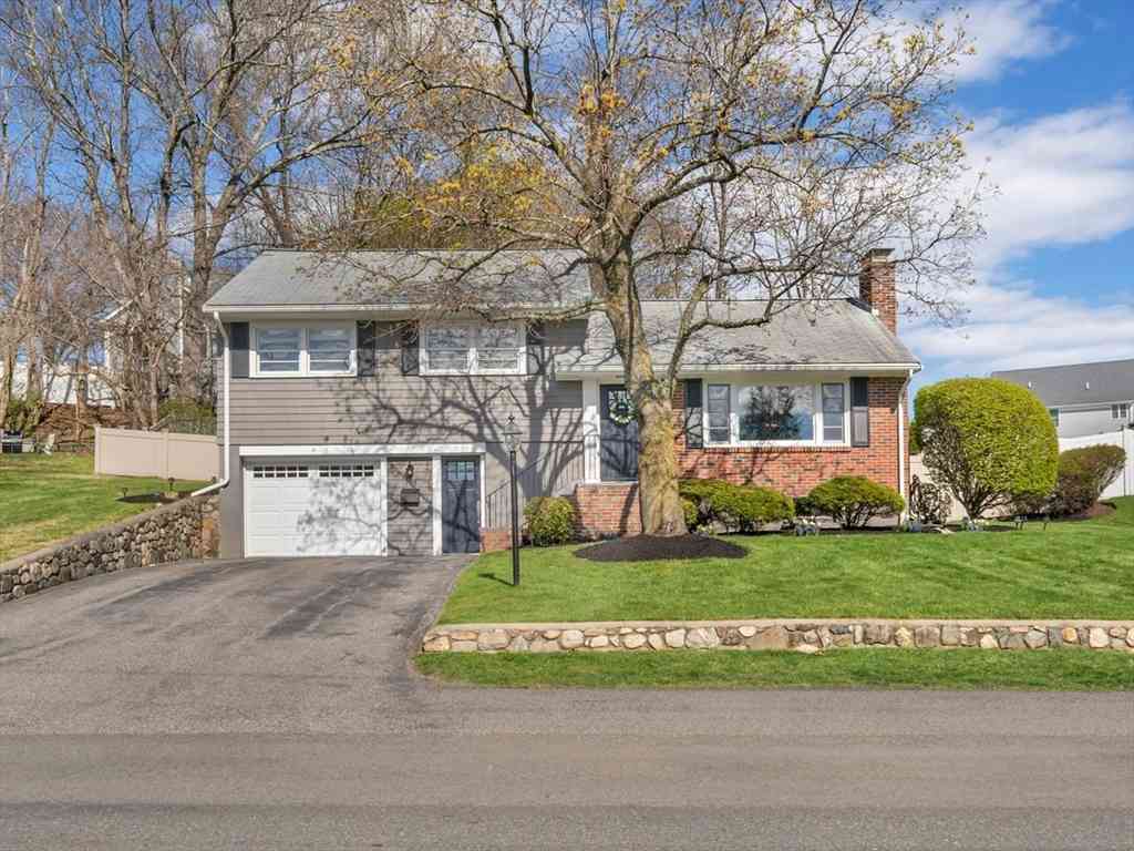 Homes For Sale - 105 Macarthur Rd<br/> Stoneham, MA 02180