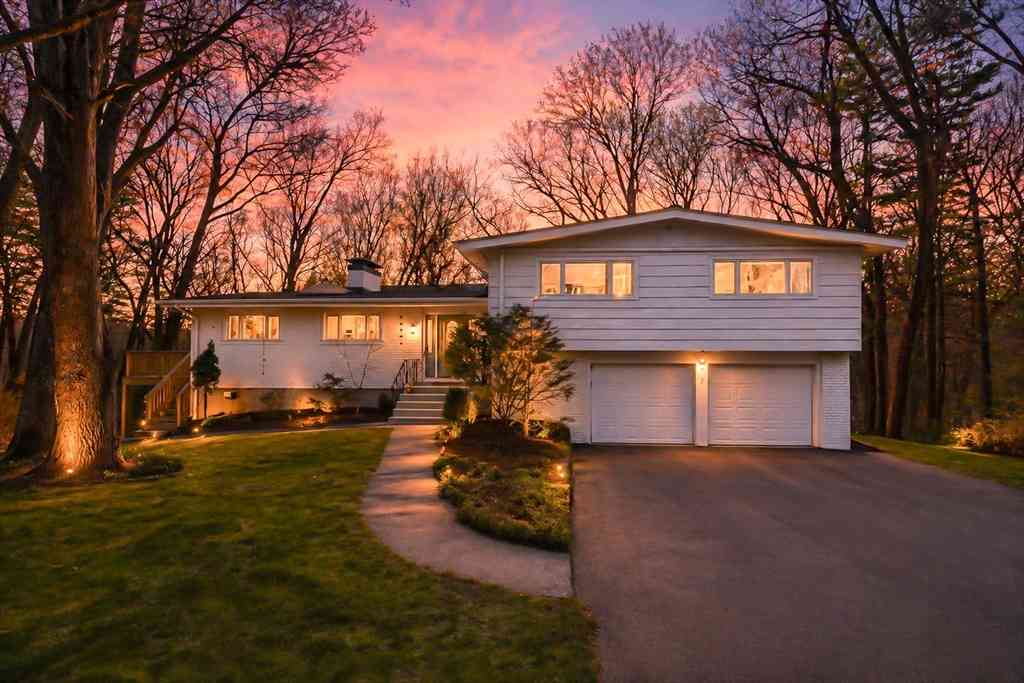 Homes For Sale - 7 Clover Lane<br/> Natick, MA 01760