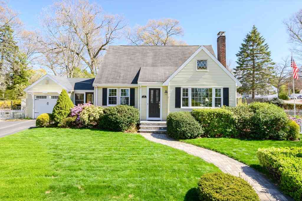 Homes For Sale - 7 Arbutus Avenue<br/> Norfolk County, Braintree, MA 02184