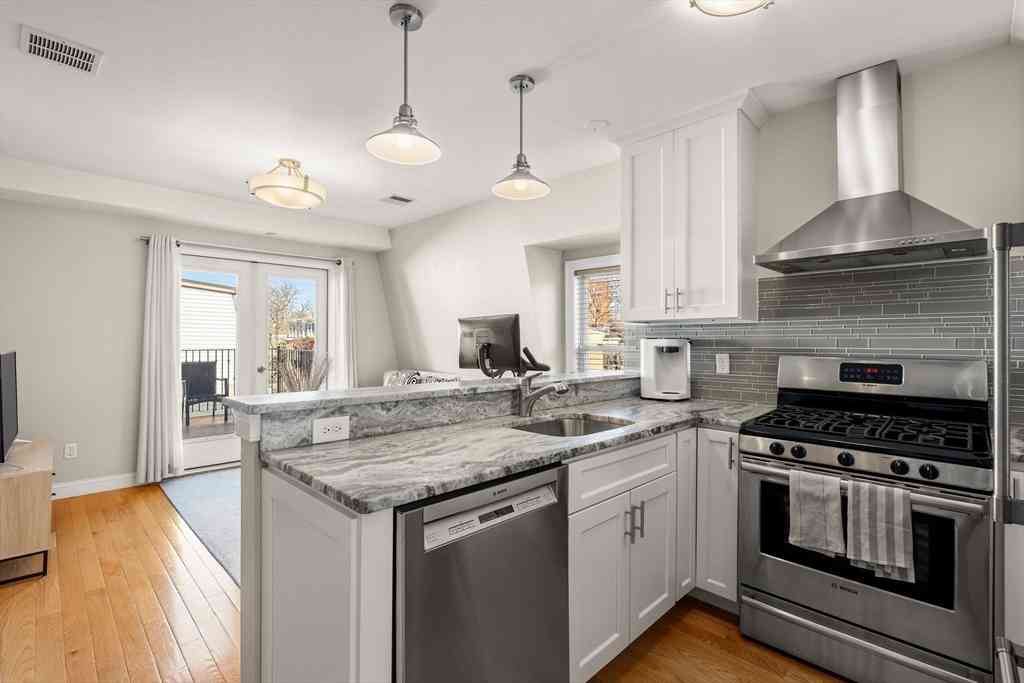 Condo For Sale - 117 M St #3<br/> Boston, MA 02127