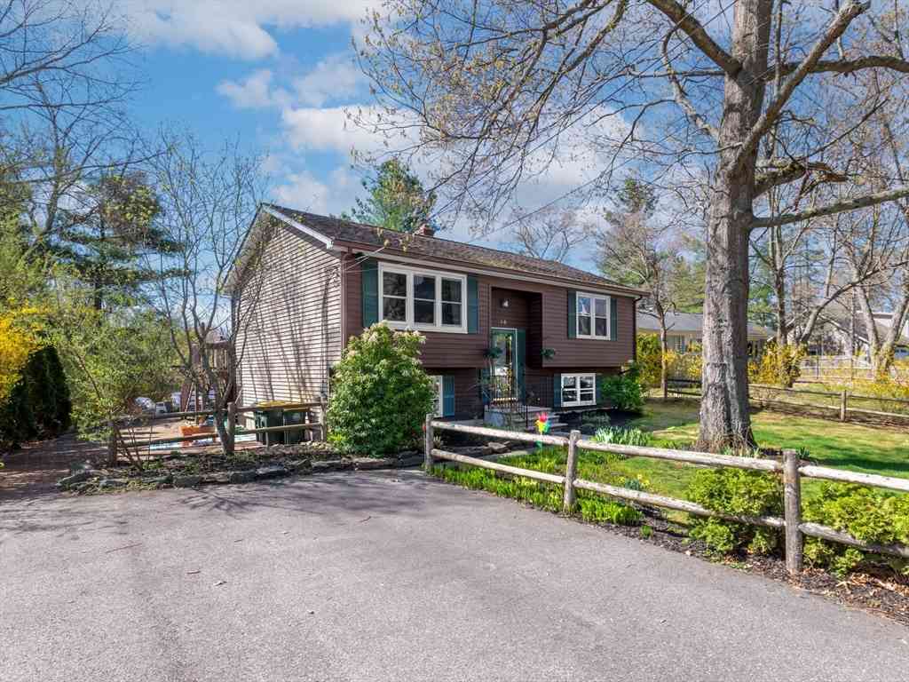 Homes For Sale - 48 Indian Run Trl<br/> Smithfield, RI 02917