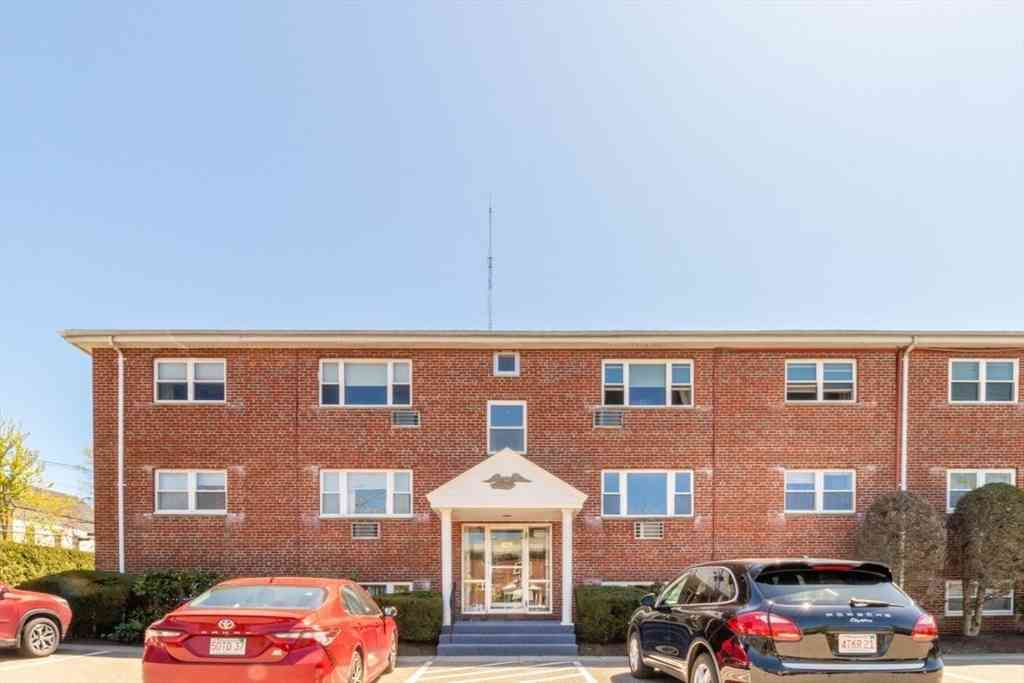 Condo For Sale - 1075 Chestnut St #6<br/> Newton, MA 02464