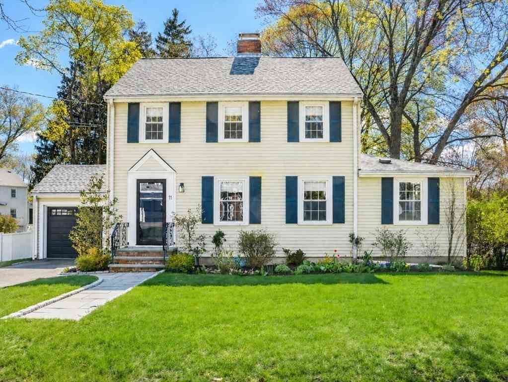 Homes For Sale - 11 Bunker Ln<br/> Middlesex County, Newton, MA 02465