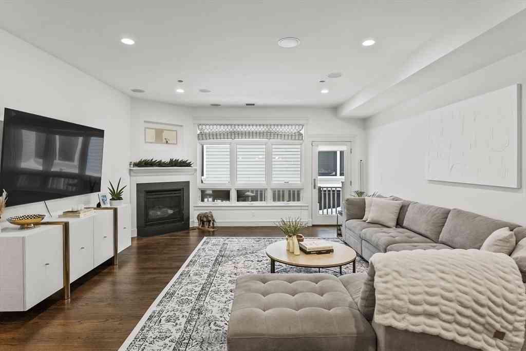 Condo For Sale - 350 W 2nd St #2<br/> Boston, MA 02127