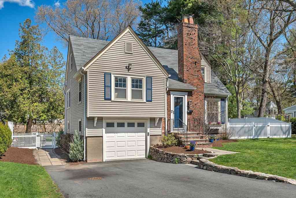 Homes For Sale - 30 Pine Plain Rd<br/> Wellesley, MA 02481