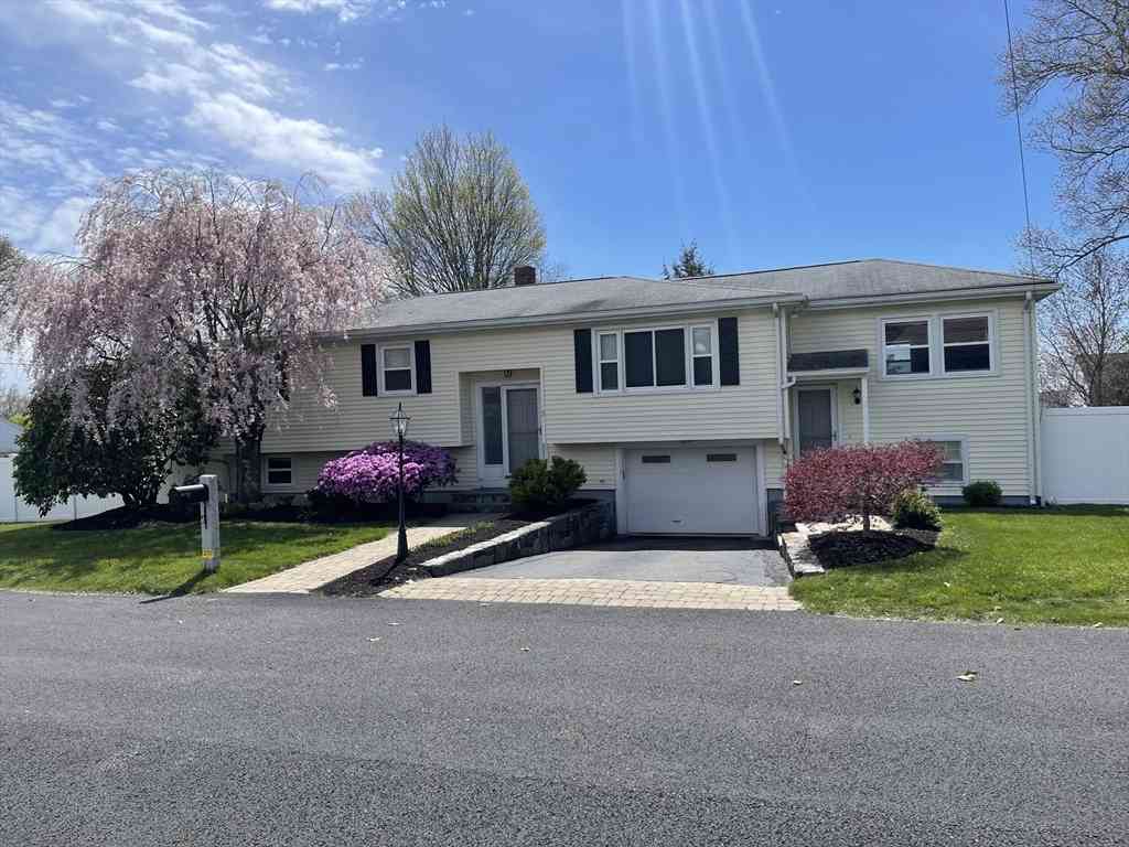 Homes For Sale - 3 Tomaso Rd<br/> Worcester County, Milford, MA 01757