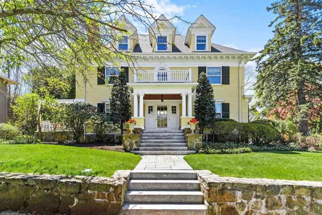Homes For Sale - 7 Cliff Street<br/> Winchester, MA 01890