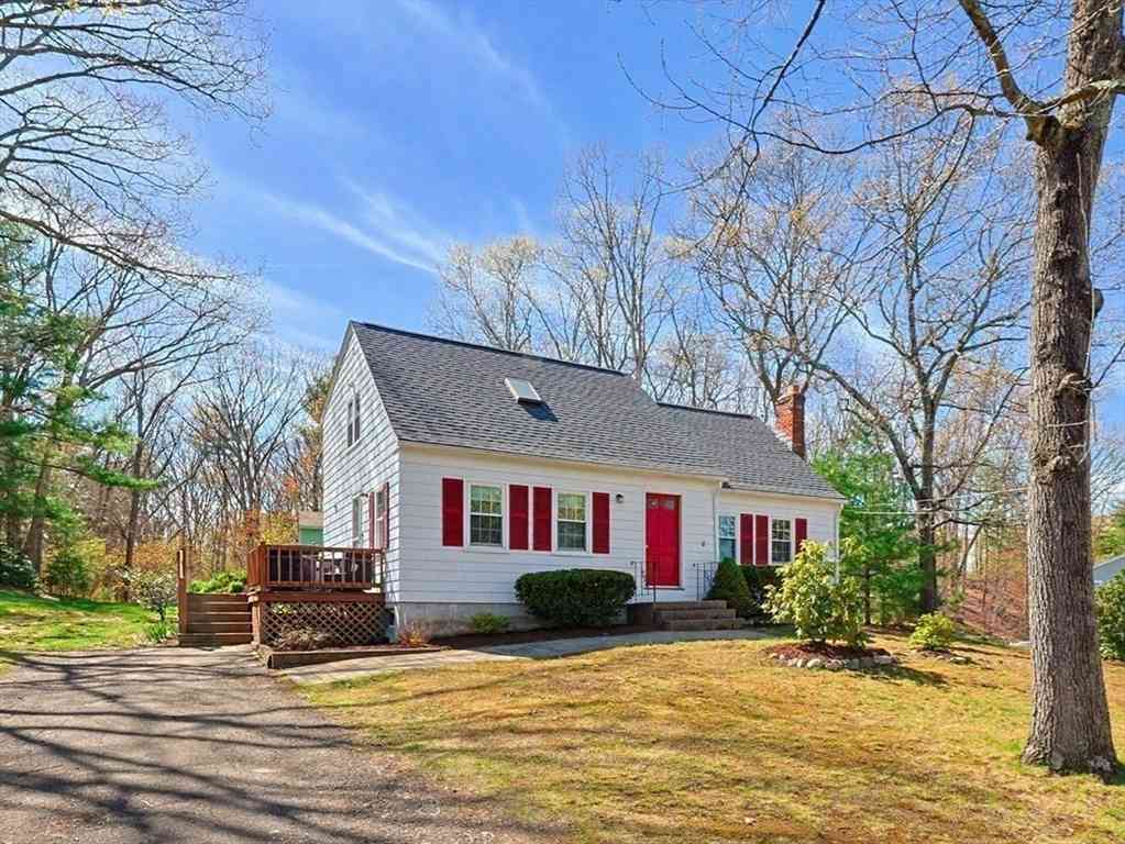 Homes For Sale - 6 Hillside Road<br/> Plainville, MA 02762
