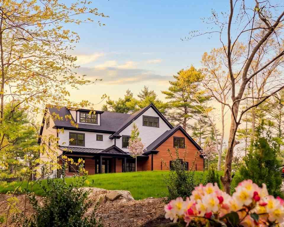 Homes For Sale - 71 Walpole St<br/> Dover, MA 02030