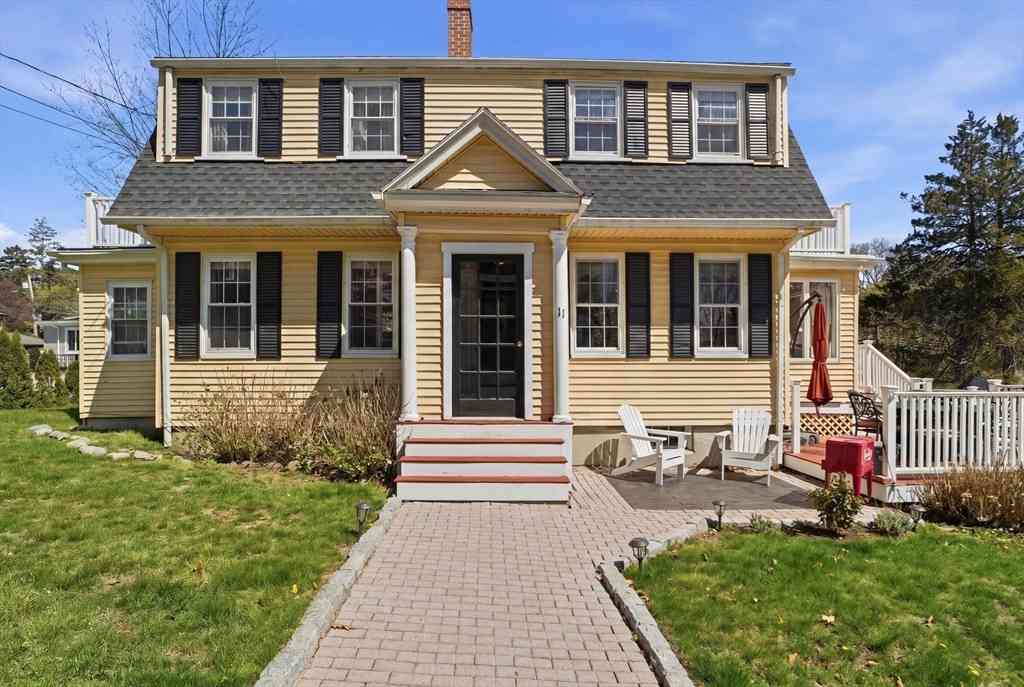 Homes For Sale - 11 North Ave<br/> Melrose, MA 02176