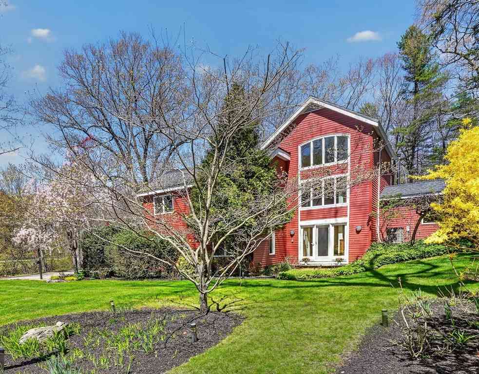 Homes For Sale - 15 Mackintosh Lane<br/> Lincoln, MA 01773