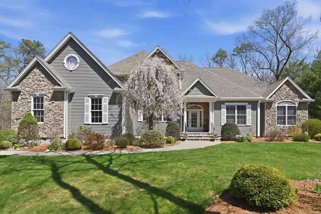 Homes For Sale - 10 Analore Circle<br/> Norfolk County, Norfolk, MA 02056