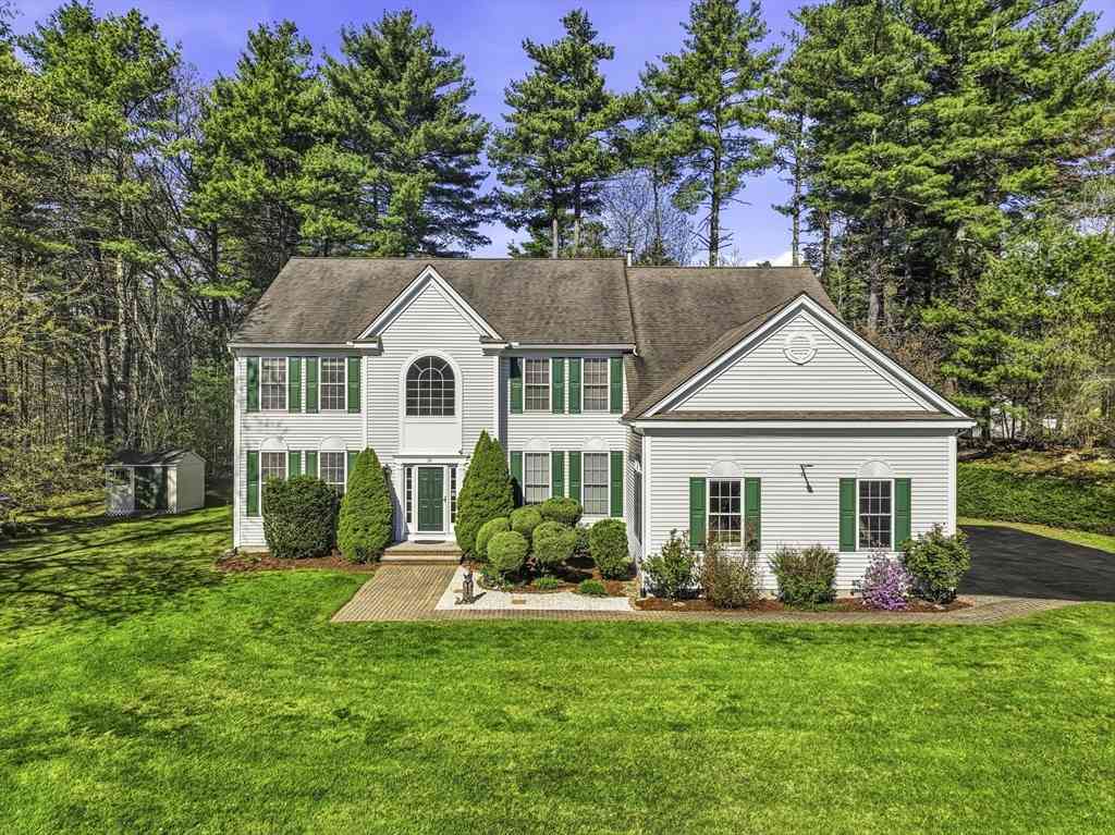 Homes For Sale - 20 Washington Lane<br/> Hopkinton, MA 01748