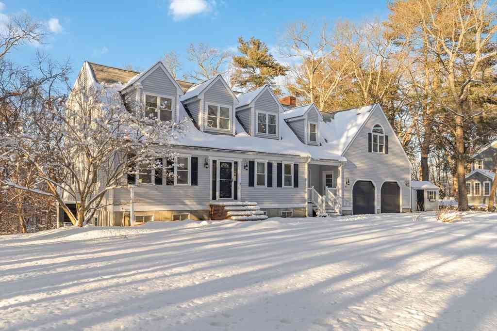 Homes For Rent - 183 Gardner St<br/> Hingham, MA 02043