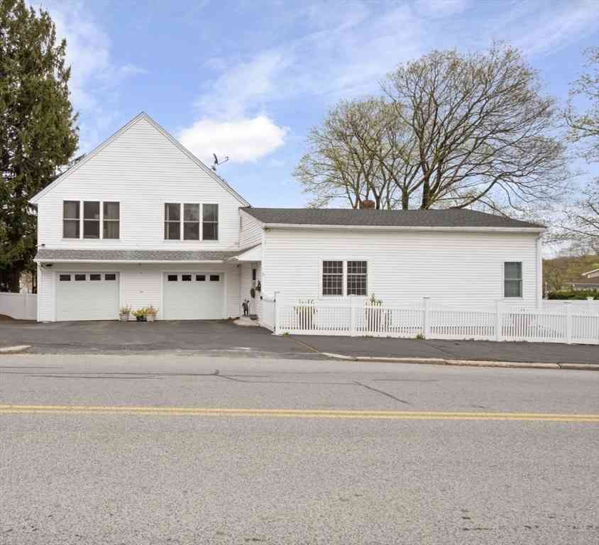 Homes For Sale - 6 Harrington Way<br/> Worcester, MA 01604