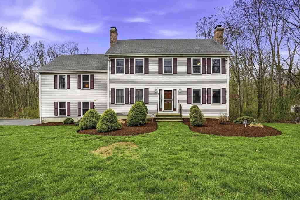Homes For Sale - 2 Tee Jay Ln<br/> Worcester County, Blackstone, MA 01504