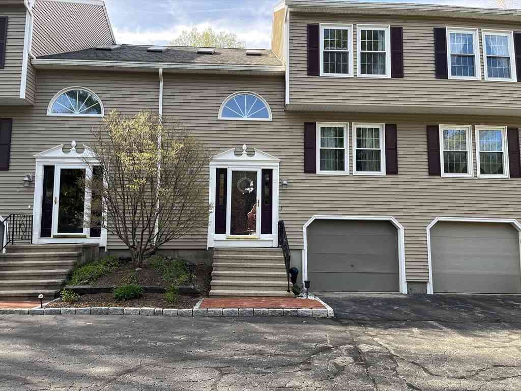 Condo For Sale - 4 Herbert Dr #B<br/> Sutton, MA 01590
