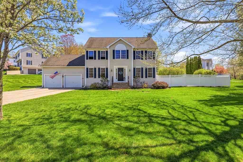 Homes For Sale - 1 Tallowood Ln<br/> Essex County, Amesbury, MA 01913