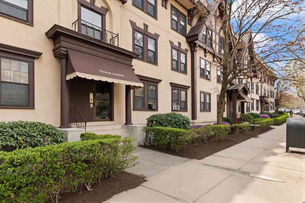 Condo For Sale - 1718 Commonwealth Ave #8<br/> Boston, MA 02135