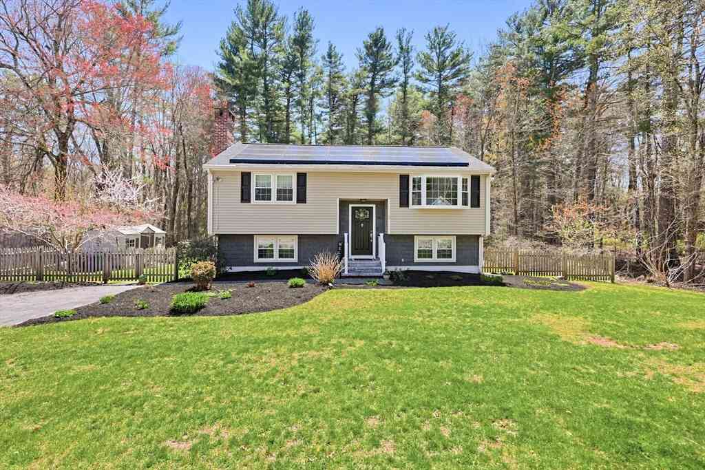 Homes For Sale - 96 Augsburg Dr.<br/> Attleboro, MA 02703