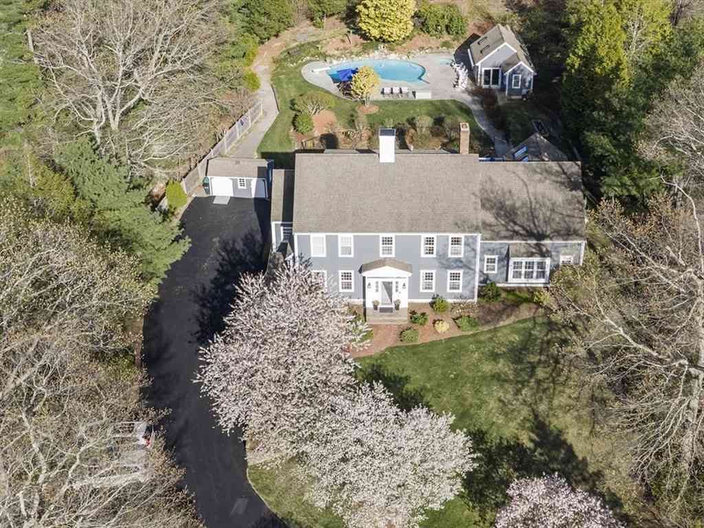 Homes For Sale - 35 Pokanoket Ln<br/> Marshfield, MA 02050