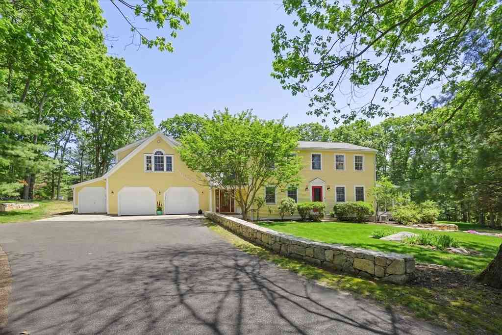Homes For Sale - 457 Hanlon Road<br/> Middlesex County, Holliston, MA 01746