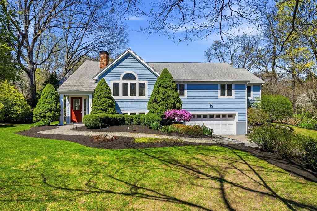 Homes For Sale - 98 Blossomcrest Rd<br/> Middlesex County, Lexington, MA 02421