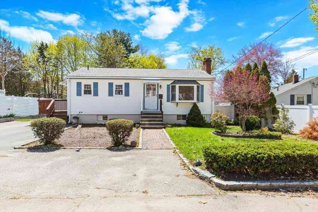 Homes For Sale - 221 Anawan St<br/> Plymouth County, Brockton, MA 02302