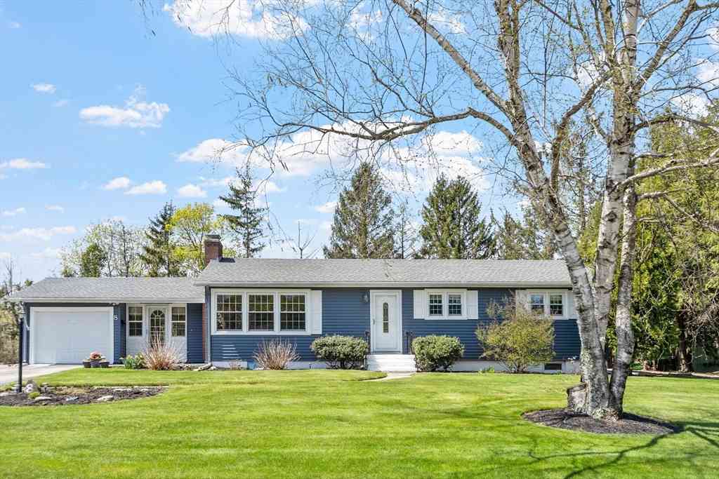 Homes For Sale - 8 Burtenmare Circle<br/> Worcester County, Paxton, MA 01612