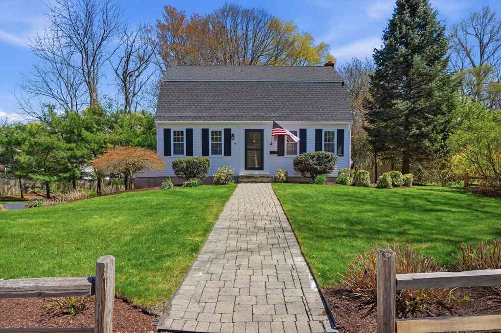 Homes For Sale - 70 Elm St<br/> Hingham, MA 02043