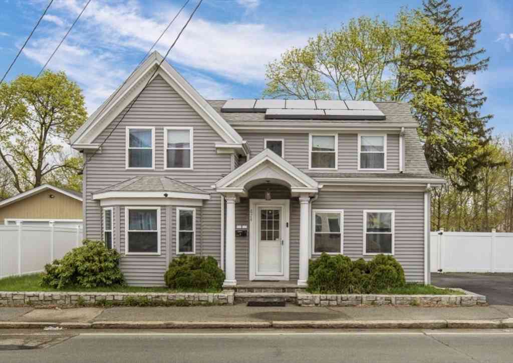 Homes For Sale - 674 Montello St<br/> Plymouth County, Brockton, MA 02301