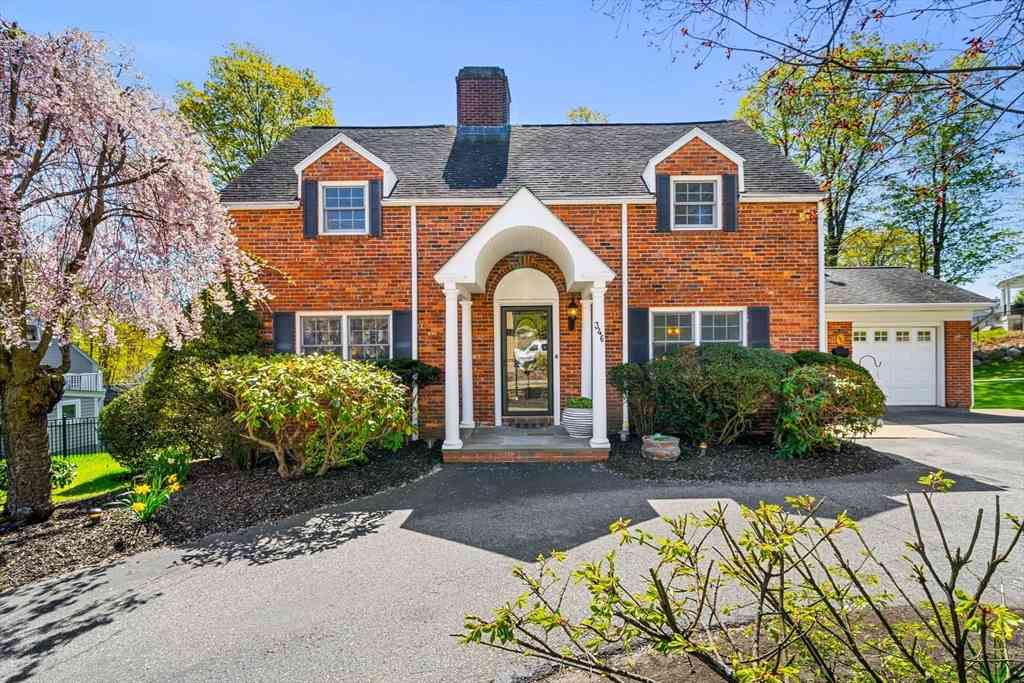 Homes For Sale - 346 Albion St.<br/> Middlesex County, Wakefield, MA 01880