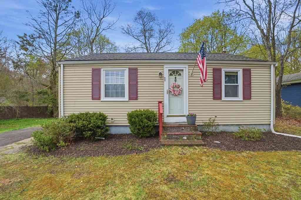 Homes For Sale - 117 Pine St<br/> Norfolk County, Holbrook, MA 02343