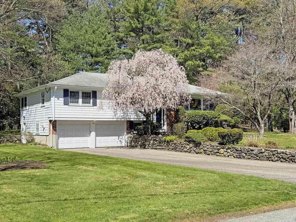 Homes For Sale - 43 Sherburn Cir<br/> Middlesex County, Weston, MA 02493