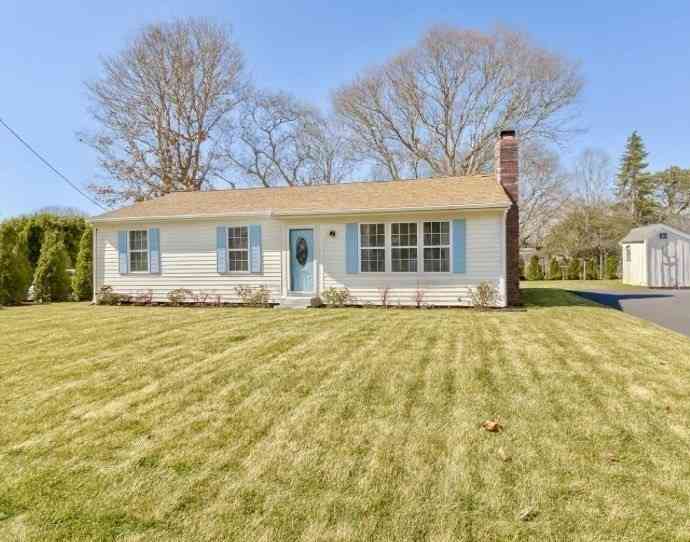 Homes For Sale - 20 Swallow St<br/> Barnstable County, Falmouth, MA 02536