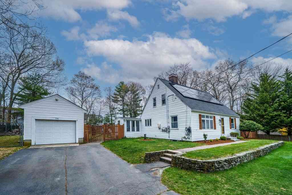 Homes For Sale - 786 E Ashland St<br/> Plymouth County, Brockton, MA 02302