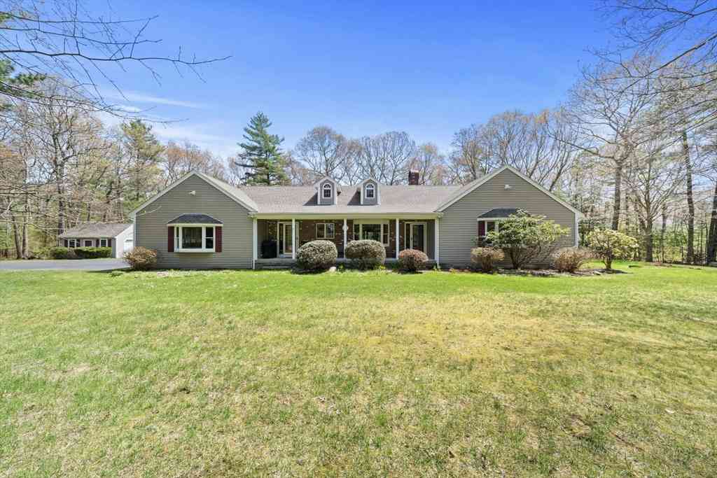 Homes For Sale - 1 Katies Way<br/> Plymouth County, Lakeville, MA 02347