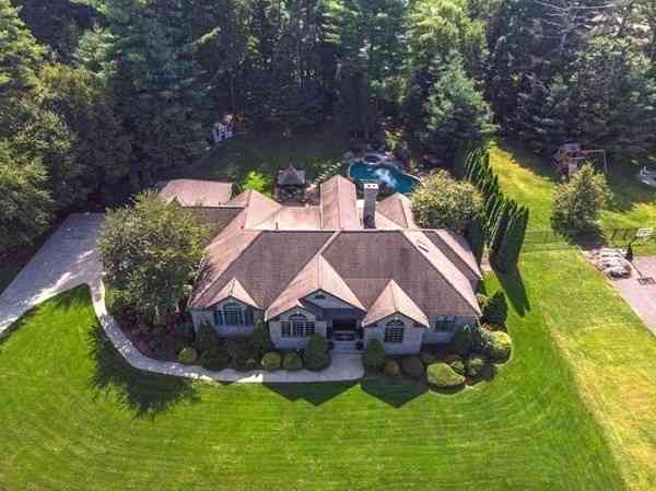 Homes For Sale - 14 Lexington Circle<br/> Southwick, MA 01077