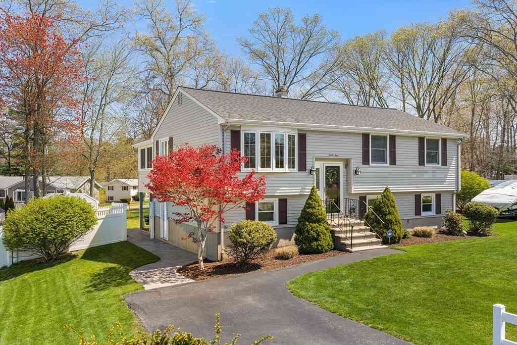 Homes For Sale - 34 Christina Avenue<br/> Middlesex County, Billerica, MA 01821