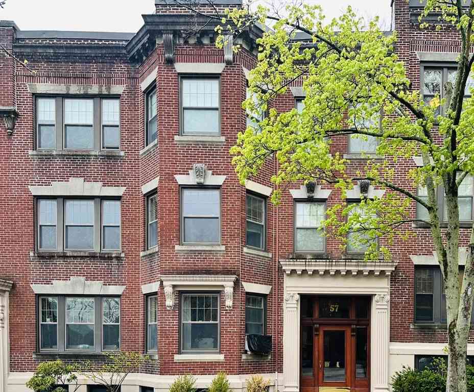 Condo For Rent - 57 Alton Place #3<br/> Brookline, MA 02446