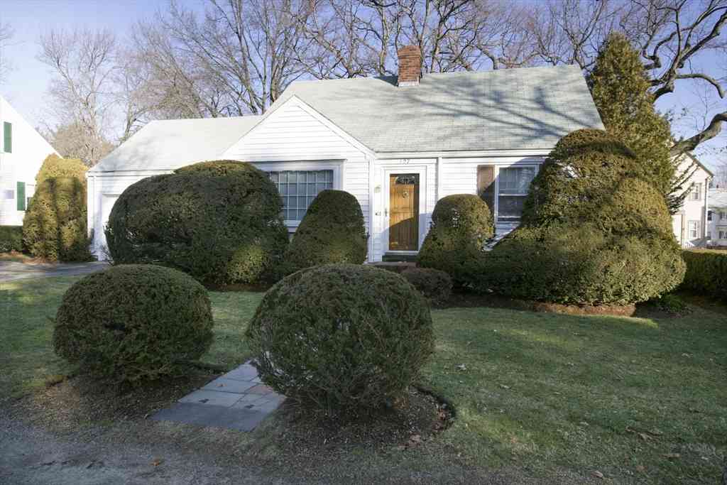 Homes For Sale - 127 Fairway Drive<br/> Middlesex County, Newton, MA 02465