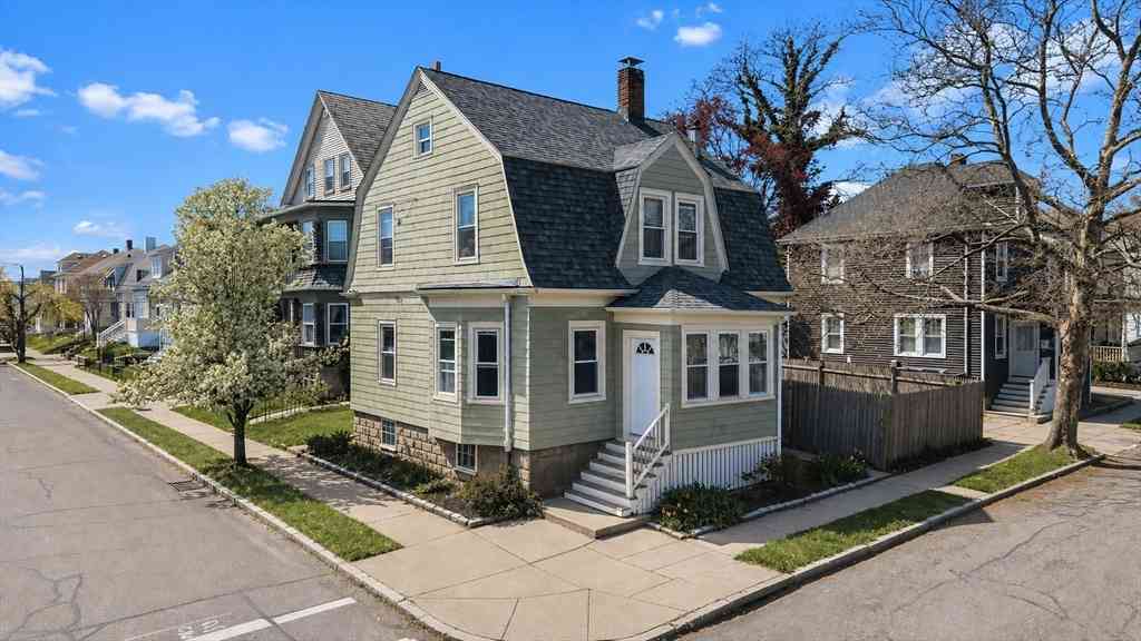 Homes For Sale - 381 Park St<br/> New Bedford, MA 02740