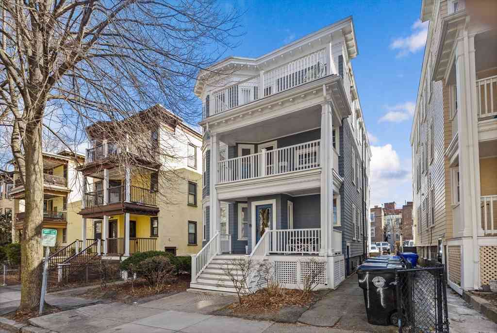 Apartment For Rent - 119 Browne St #1.<br/> Brookline, MA 02446