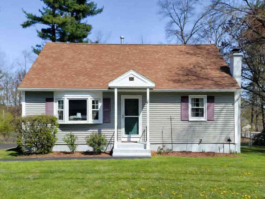 Homes For Sale - 10 Cambridge Road<br/> Nashua, NH 03062