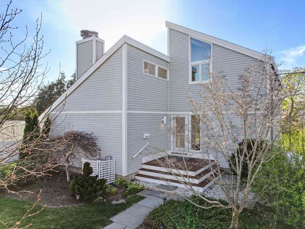 Homes For Sale - 11 Stoney Brook Ln<br/> Dartmouth, MA 02748