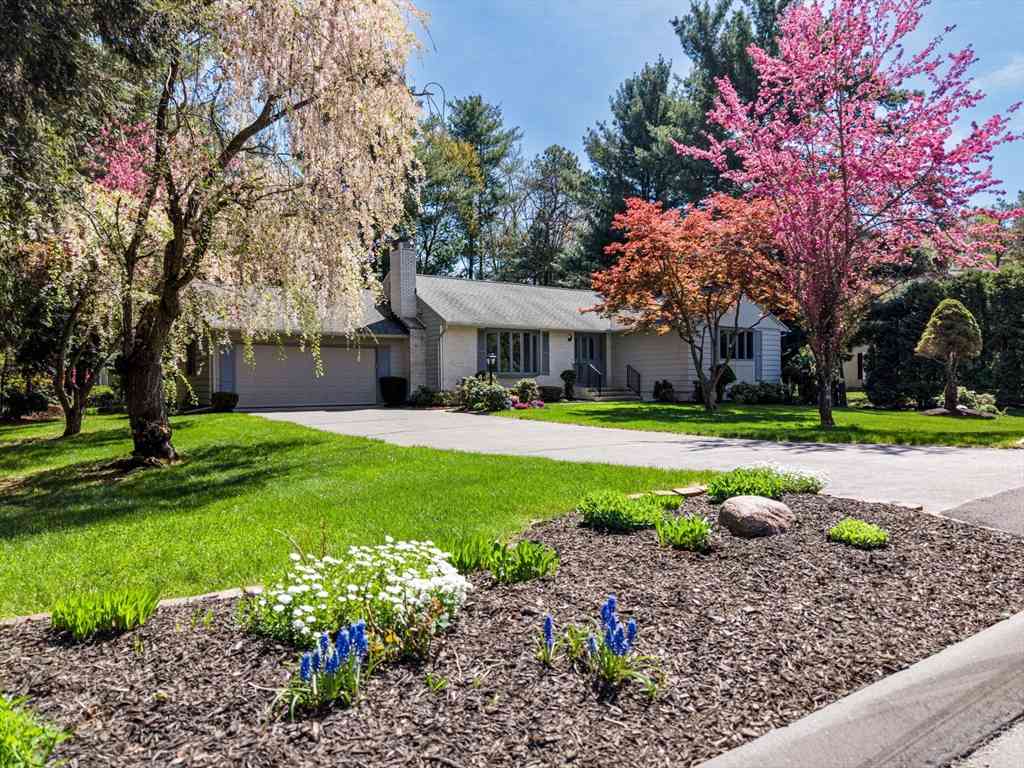 Homes For Sale - 69 Cherry Ln<br/> Longmeadow, MA 01106