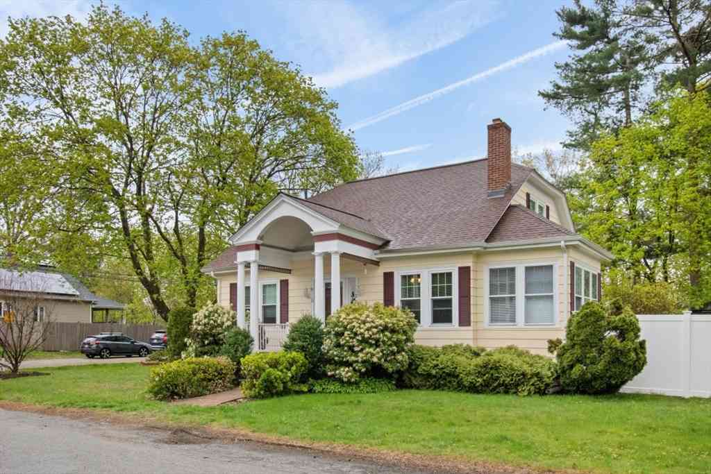 Homes For Sale - 210 Robert St<br/> Attleboro, MA 02703